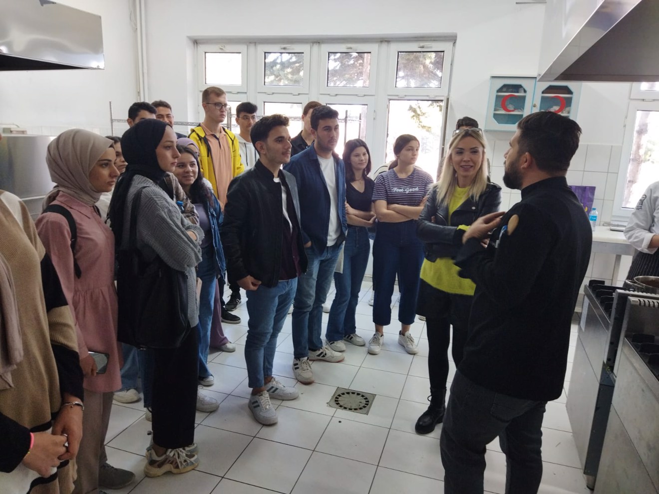Birinci Sınıflara Uygulama Mutfağı Gezdirildi